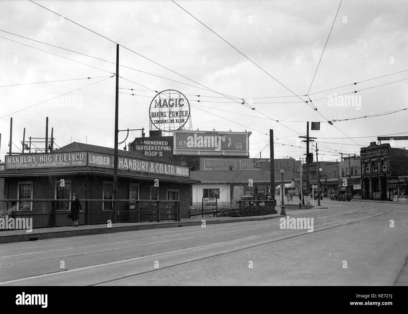 Ruddy Duker panneaux publicitaires de l'entreprise Bois d'Abbotsford et de charbon sur le toit de l'entreprise 2020 Granville Street Vancouver 1932 Banque D'Images