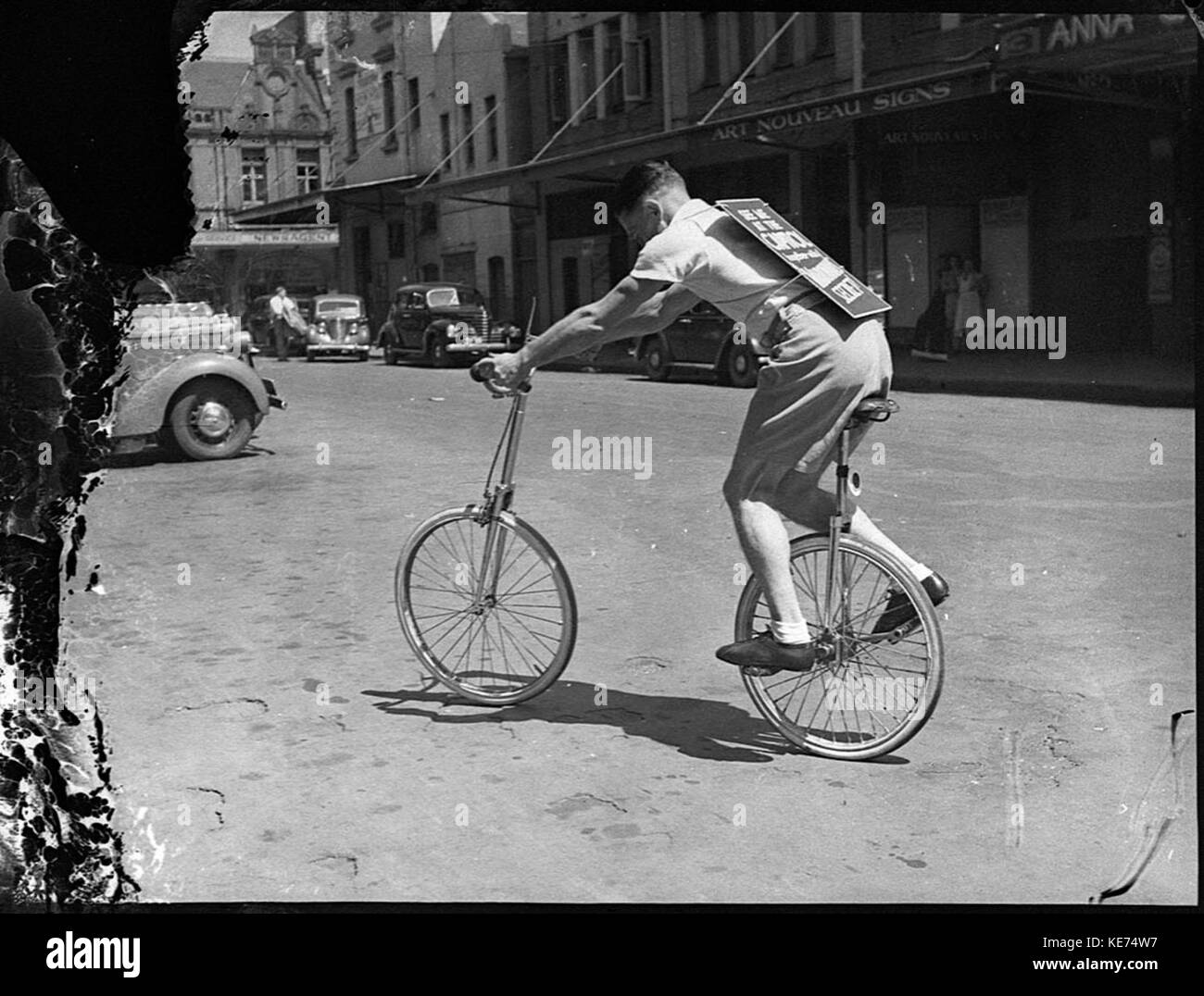 30012 Bike rider Capitol Theatre Banque D'Images