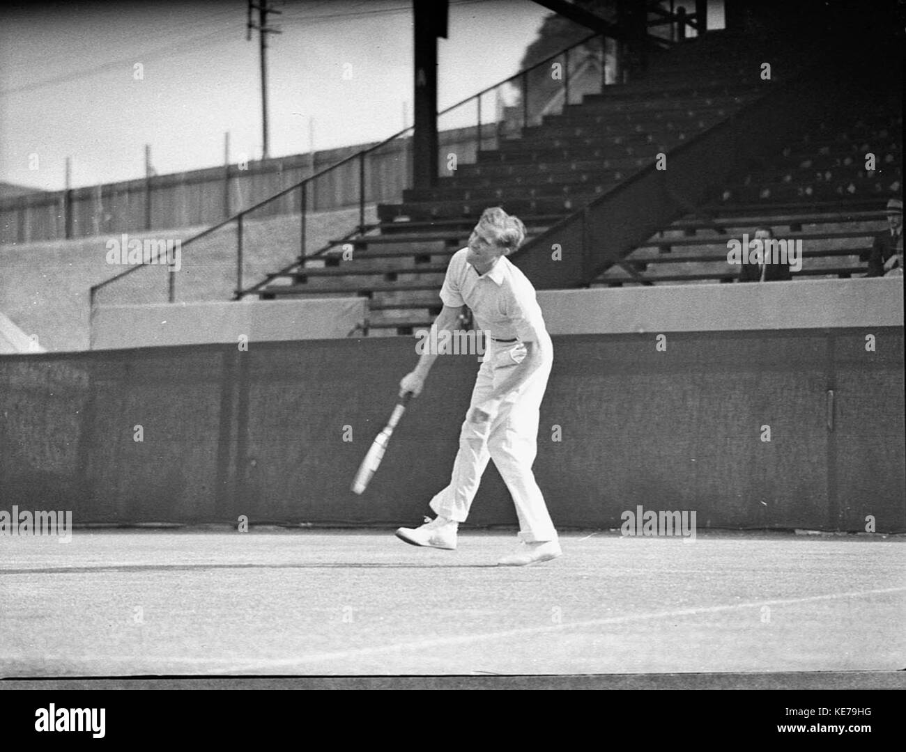 Henkel et von Cramm sont des joueurs de tennis allemands remarquables au début du XXe siècle, contribuant au développement du tennis en Allemagne et à sa reconnaissance dans les compétitions internationales. Banque D'Images