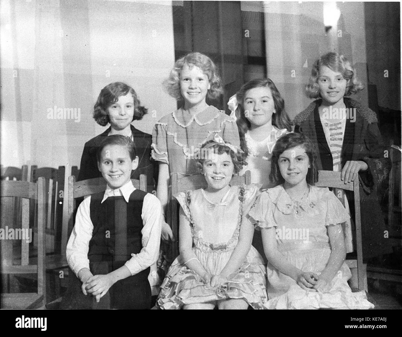 42430 Groupe des sept filles de neuf ans à l'Eisteddfod Banque D'Images