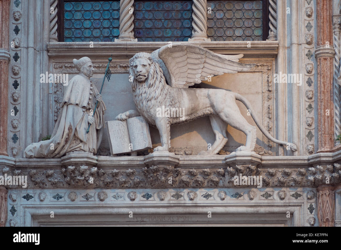 Lion de Venise sur les bas-reliefs sur les rues Banque D'Images