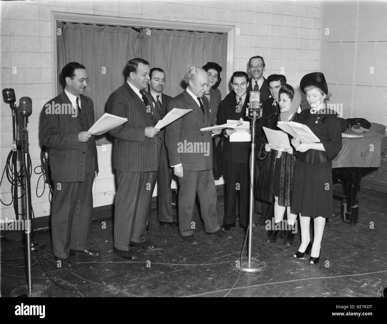 La radio. Radio-Canada Voix du pays BAnQ P48S1P23360 Banque D'Images