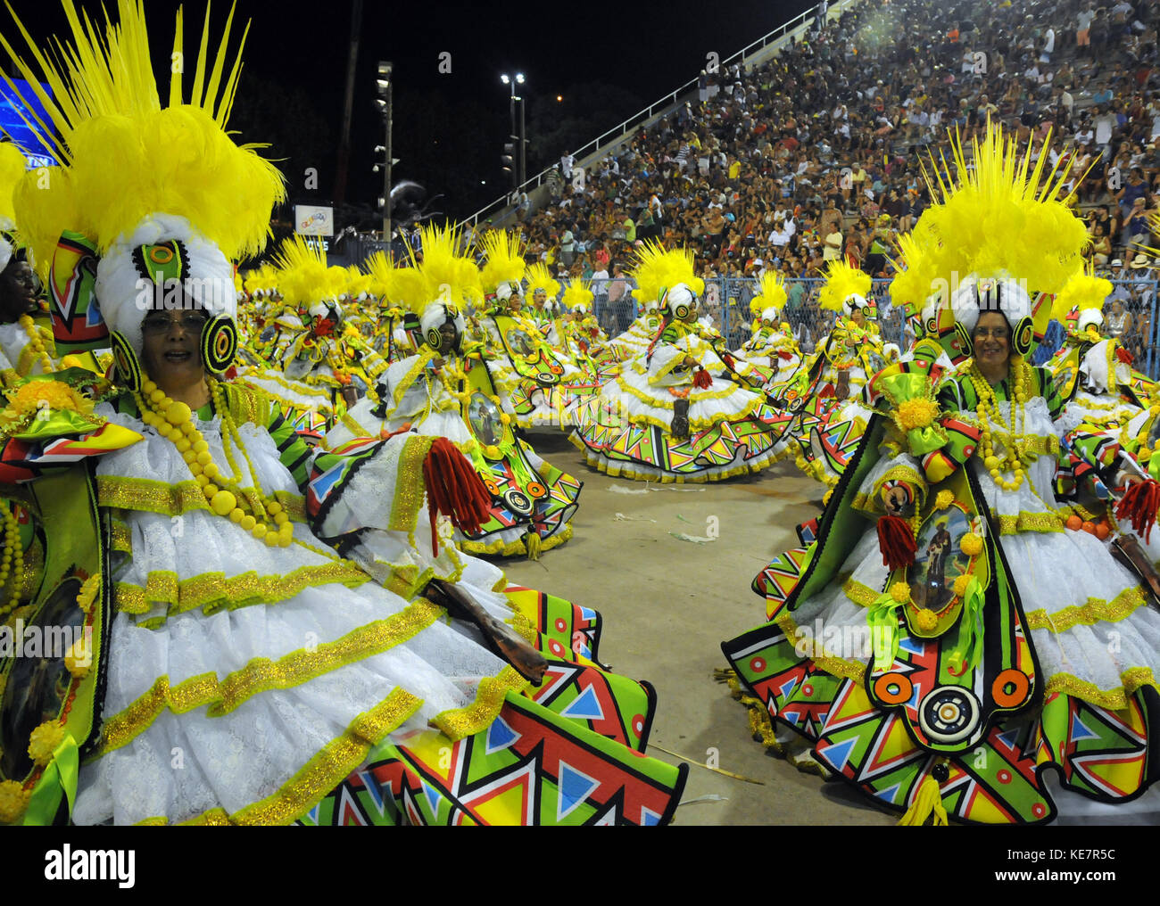 Rio de Janeiro, Brésil - le 10 février 2013 : l'école de samba salgueiro rio à effectuer à marques de sapucai appelé sambódromo, pour le carnaval samba pa Banque D'Images