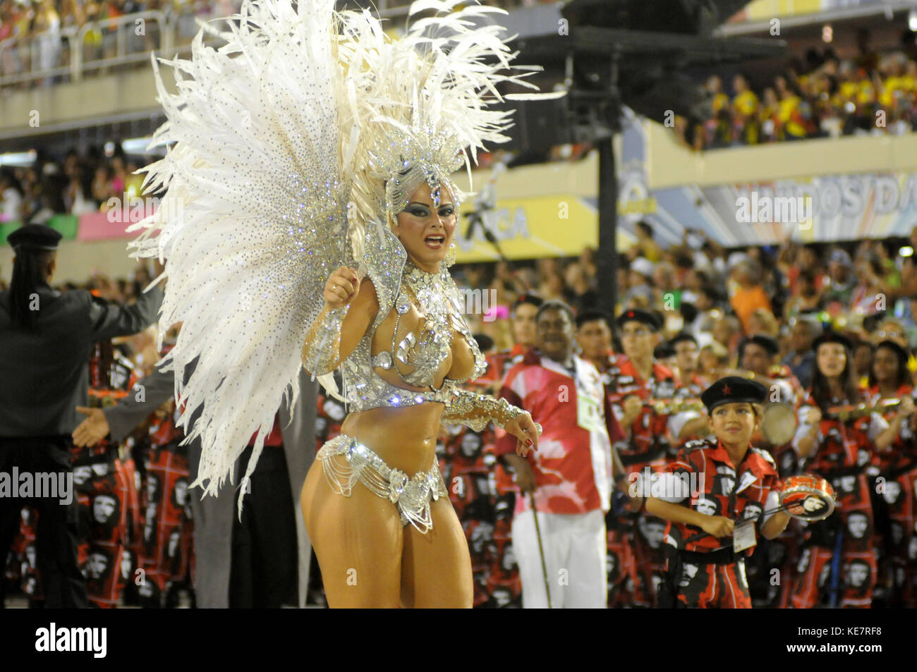 Rio de Janeiro, Brésil - le 10 février 2013 : l'école de samba salgueiro rio à effectuer à marques de sapucai appelé sambódromo, pour le carnaval samba pa Banque D'Images