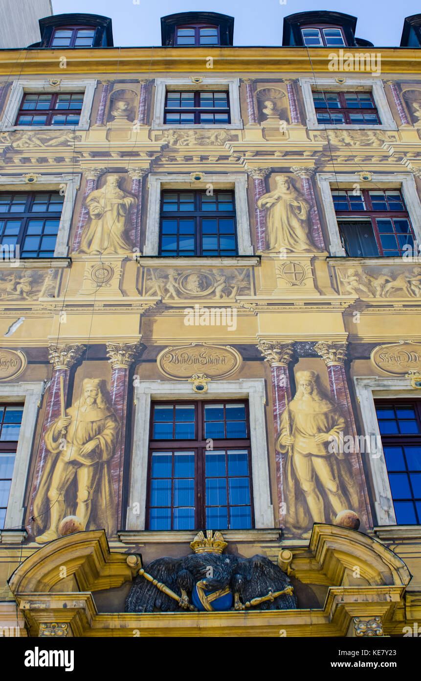 Façade peinte de la Chambre des sept électeurs dans la place du marché ; la Basse Silésie, Wroclaw, Pologne Banque D'Images