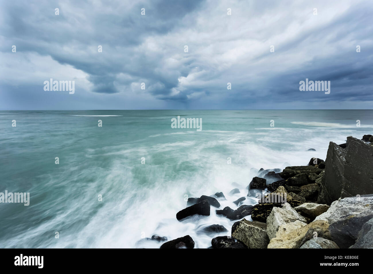 Une tempête sur une mer couleur de jade, Greymouth, Nouvelle-Zélande Banque D'Images