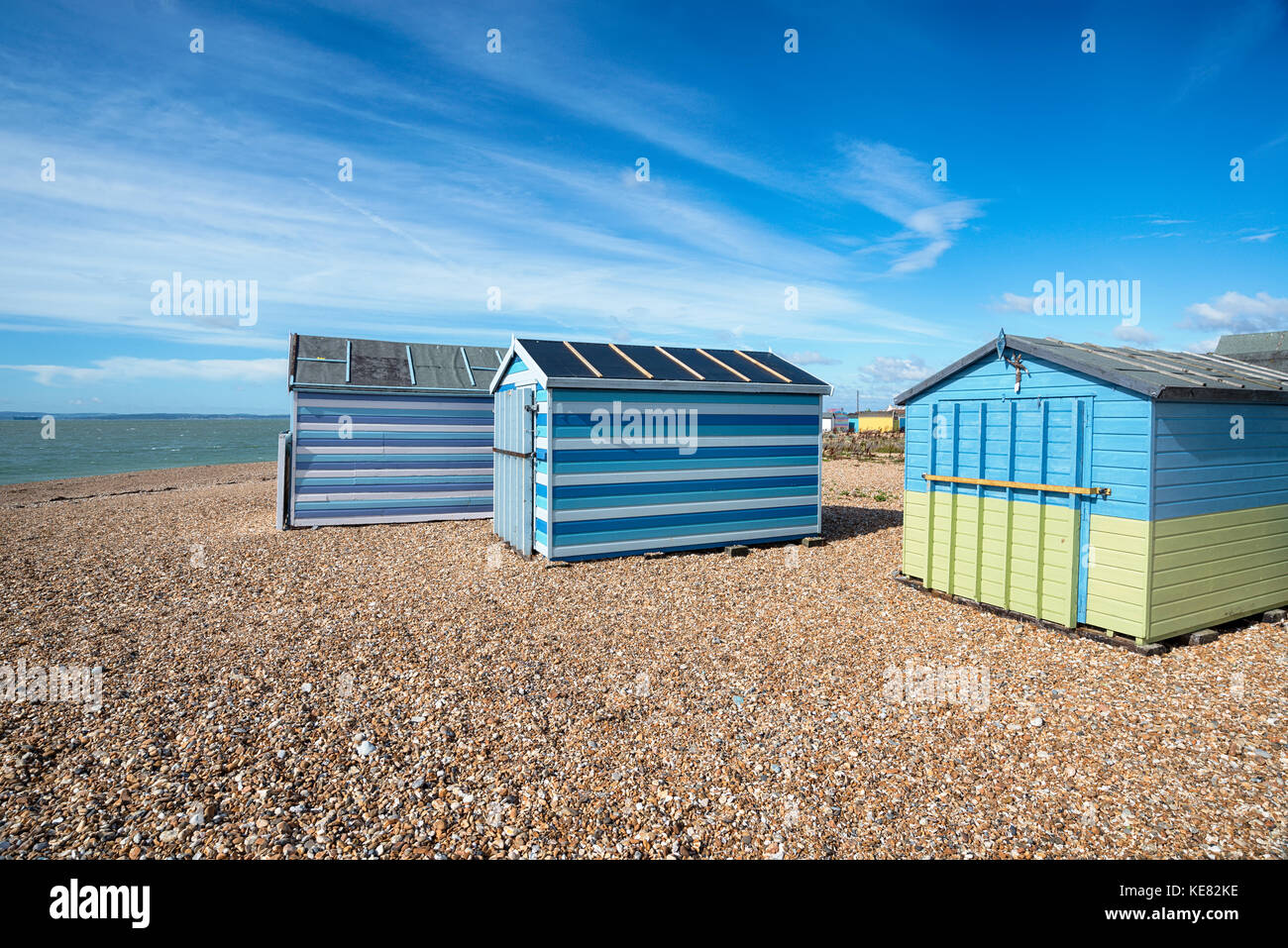 Cabines colorées à Hayling Island sur la côte Hampshire Banque D'Images