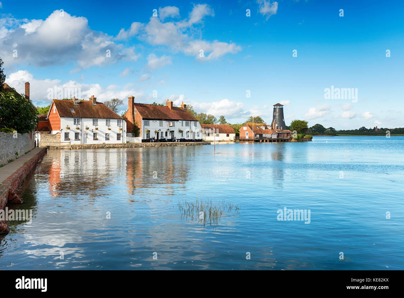 Jolis cottages l'adn un vieux moulin sur le quai sur la côte Hampshire Langstone Banque D'Images
