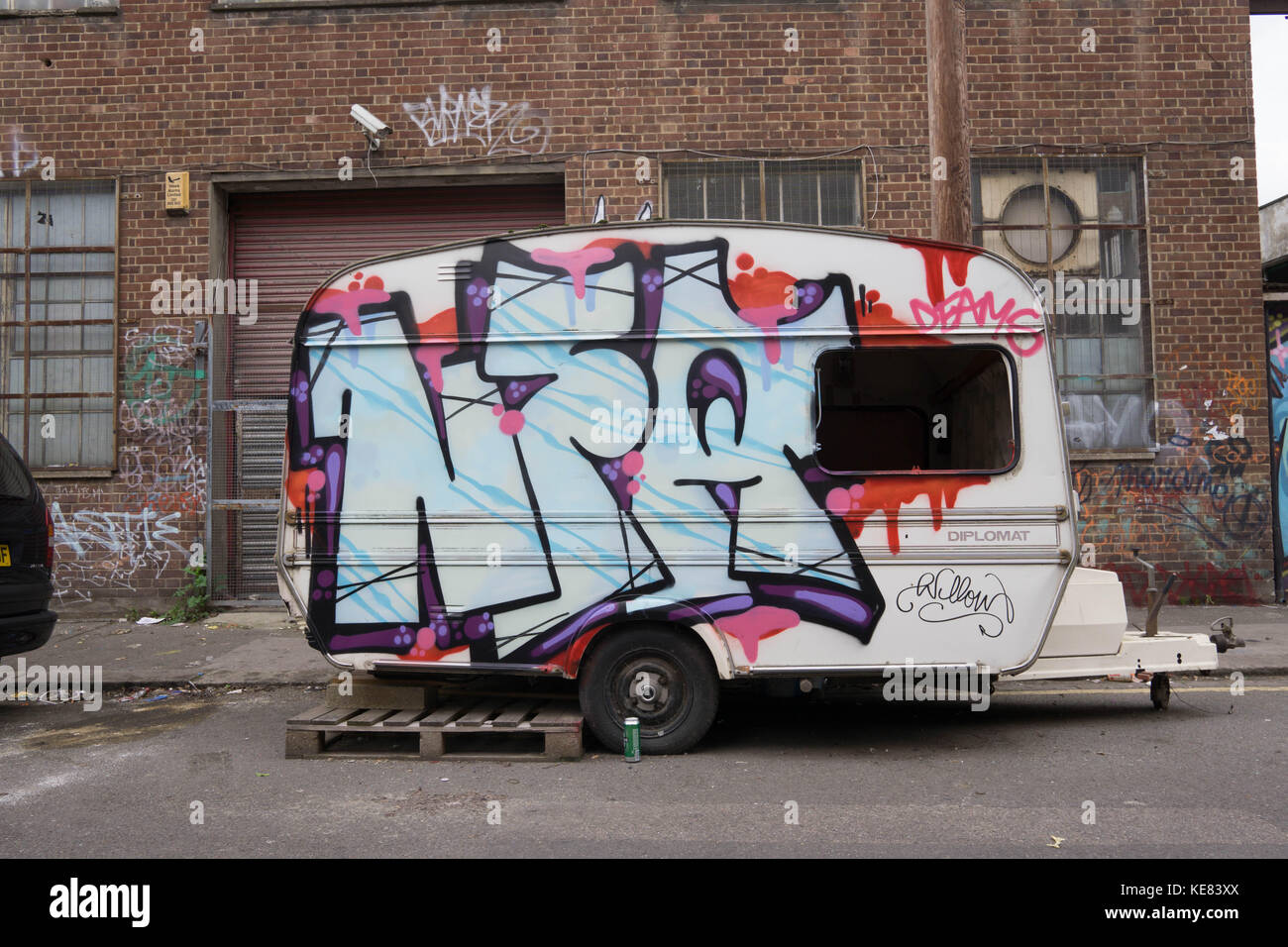 Une caravane couverts de graffitis,Fountayne Road, London N15,Angleterre Banque D'Images