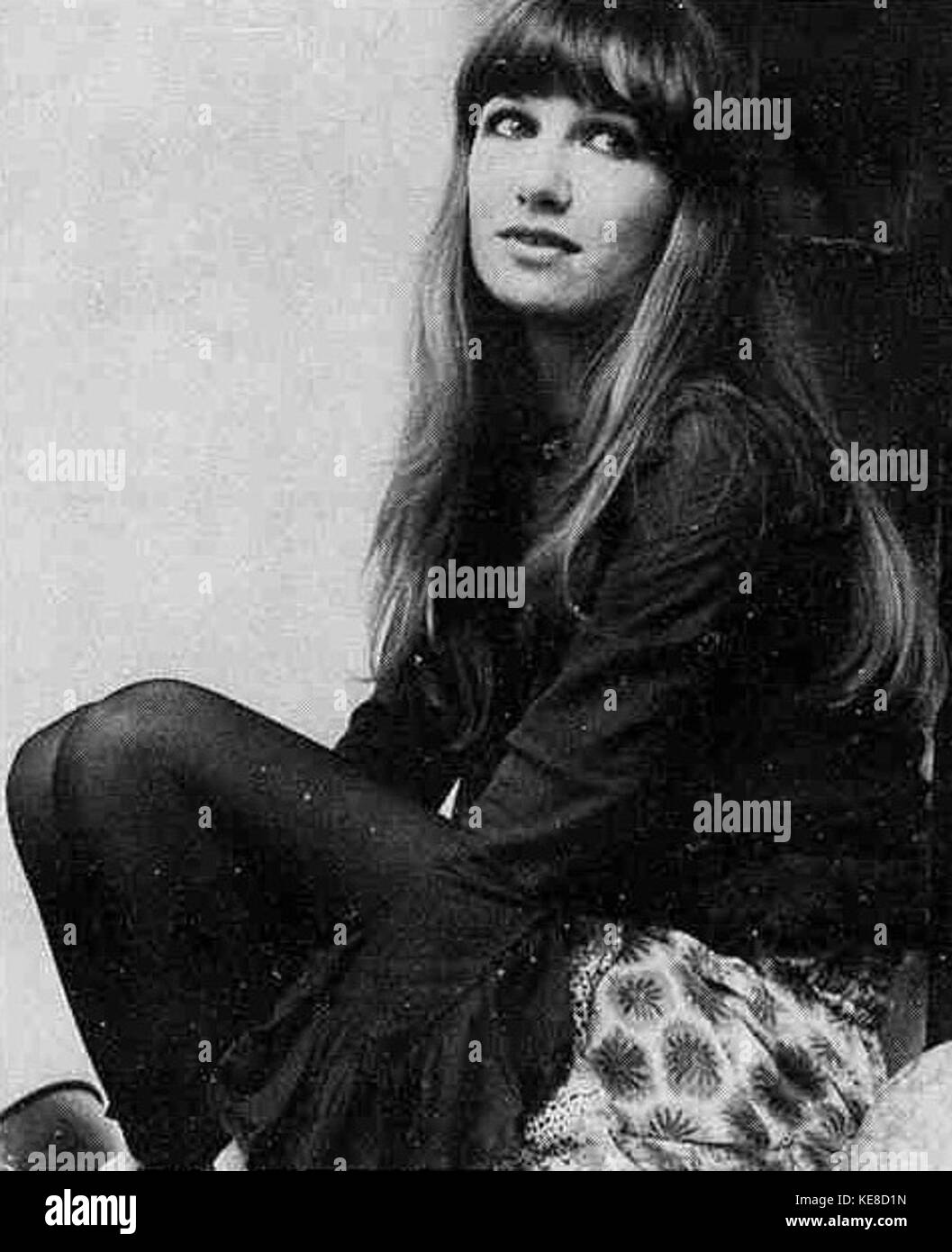 Cette image montre Daria Nicolodi, une actrice italienne, connue pour ses rôles dans divers films de genre. Au cours de sa carrière, elle a apporté des contributions significatives aux genres horreur et thriller, en particulier avec le réalisateur Dario Argento. Banque D'Images