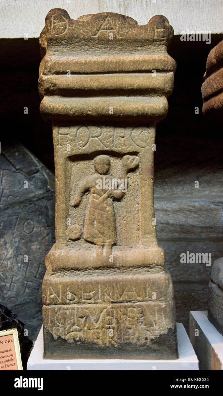 Autel dédié à la déesse romaine Fortuna par Venenus Conservatrix, Clayton Museum, Fort romain de Chesters (Cilurnum), mur d'Hadrien, England, UK Banque D'Images