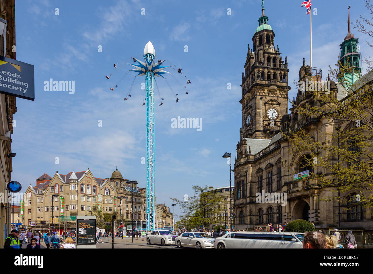 Le star flyer carrousel en place de l'hôtel de ville, mai 2016, haut de fargate, Sheffield, Royaume-Uni Banque D'Images