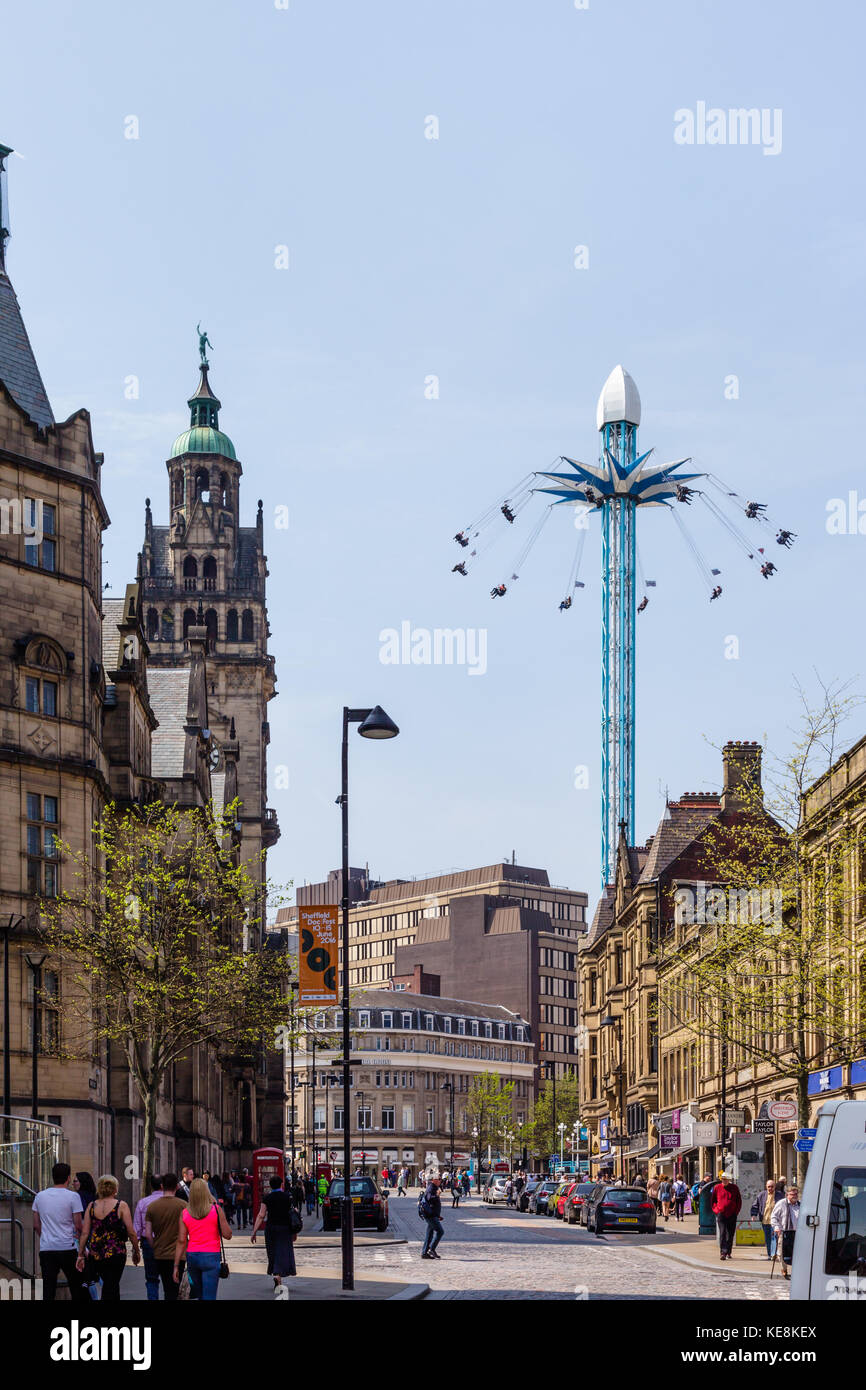 Star Flyer carousel au haut de fargate de Surrey street, mai 2016, Sheffield, Royaume-Uni Banque D'Images