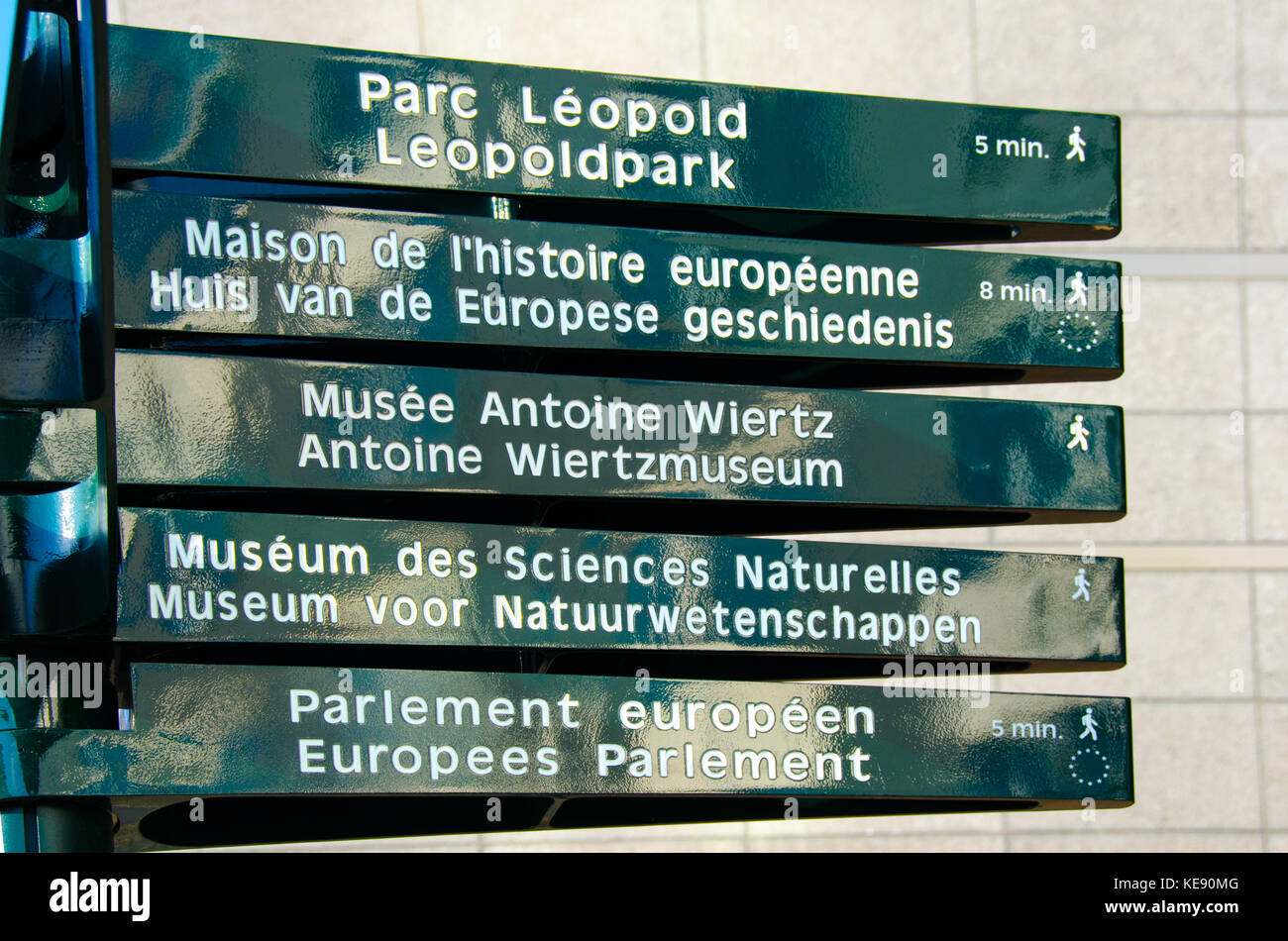 Bruxelles, Belgique. Panneau routier dans le quartier du Parlement européen Banque D'Images