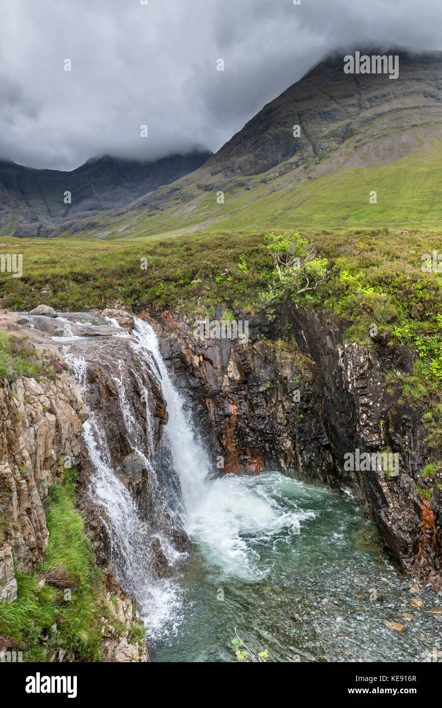 Cascade au conte de piscines, Glen cassante, île de Skye, Highland, Scotland, UK Banque D'Images