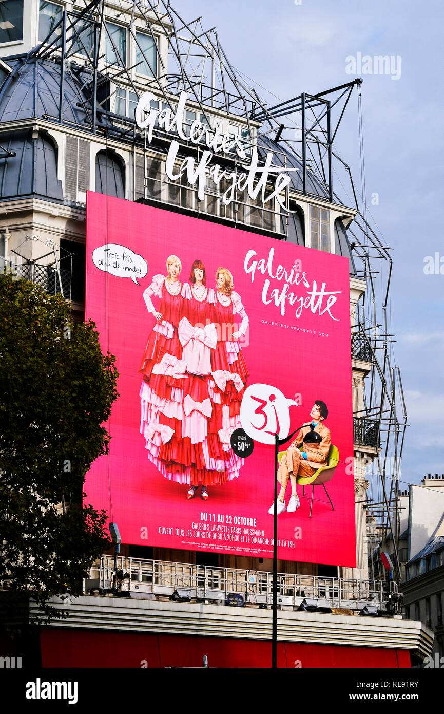 Dates 3j Galeries Lafayette Octobre 2022 Magasin général paris Banque de photographies et d'images à haute  résolution - Alamy
