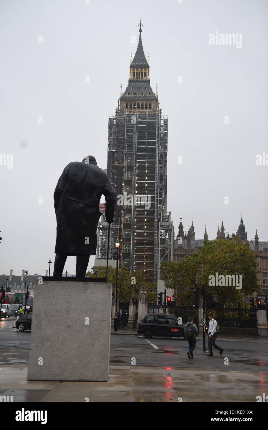 Big Ben couverts d'échafaudages aujourd'hui Photo Jeremy Selwyn Crédit : Evening Standard Banque D'Images