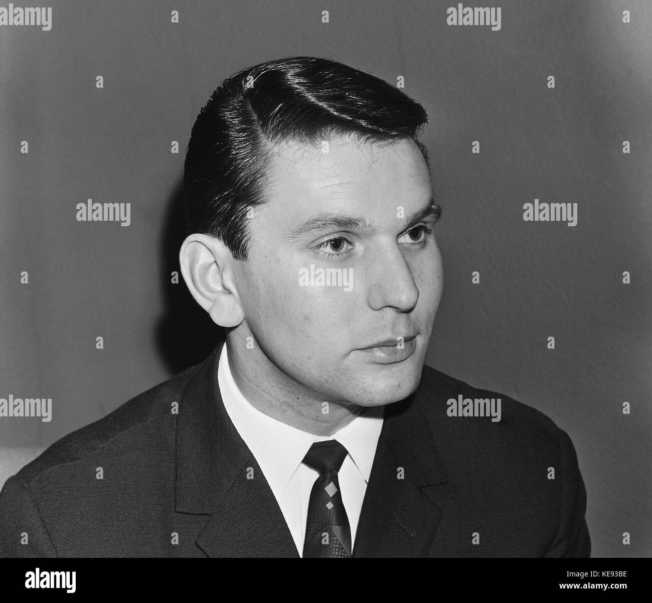 Courte et soignée : il s'agissait de coupes de cheveux typiques pour les hommes dans les années 1960 | utilisation dans le monde entier Banque D'Images