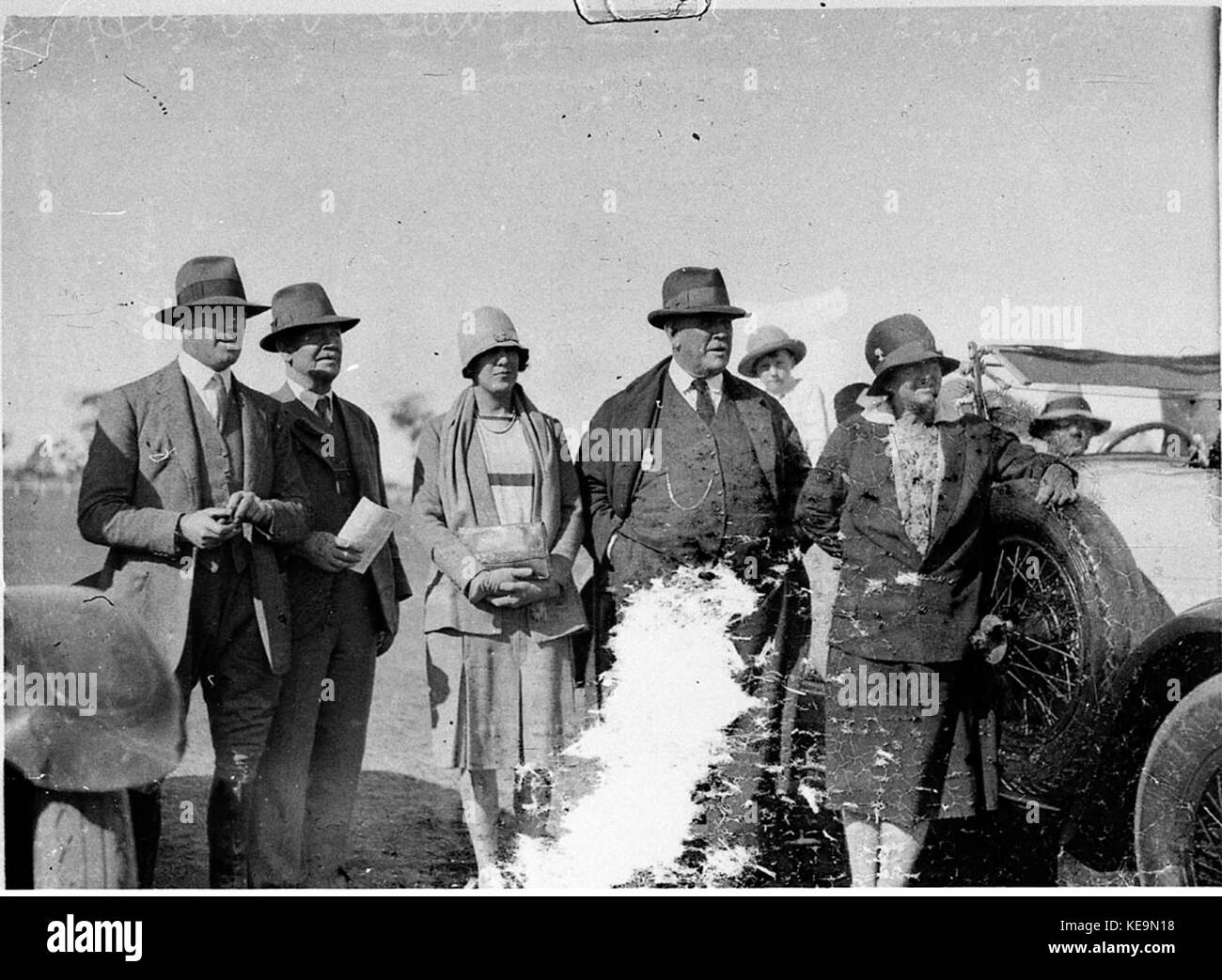 Cette image montre un match de polo à Camden, mettant en évidence la nature compétitive du sport équestre et l'élégance associée au polo. Le polo est un sport d'équipe impliquant l'équitation et le maniement du ballon. Banque D'Images