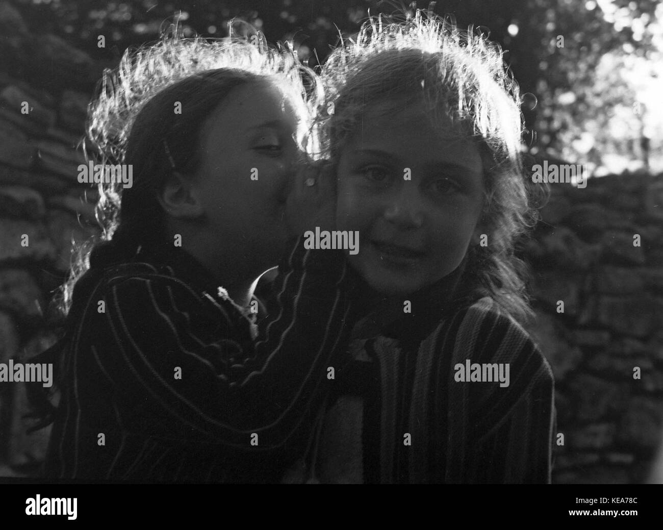 Une photographie de 1940, capturée par la collection Fortepan, offrant un aperçu de la vie pendant la IIe Guerre mondiale elle reflète l'atmosphère sociale, culturelle et politique de cette période. Banque D'Images