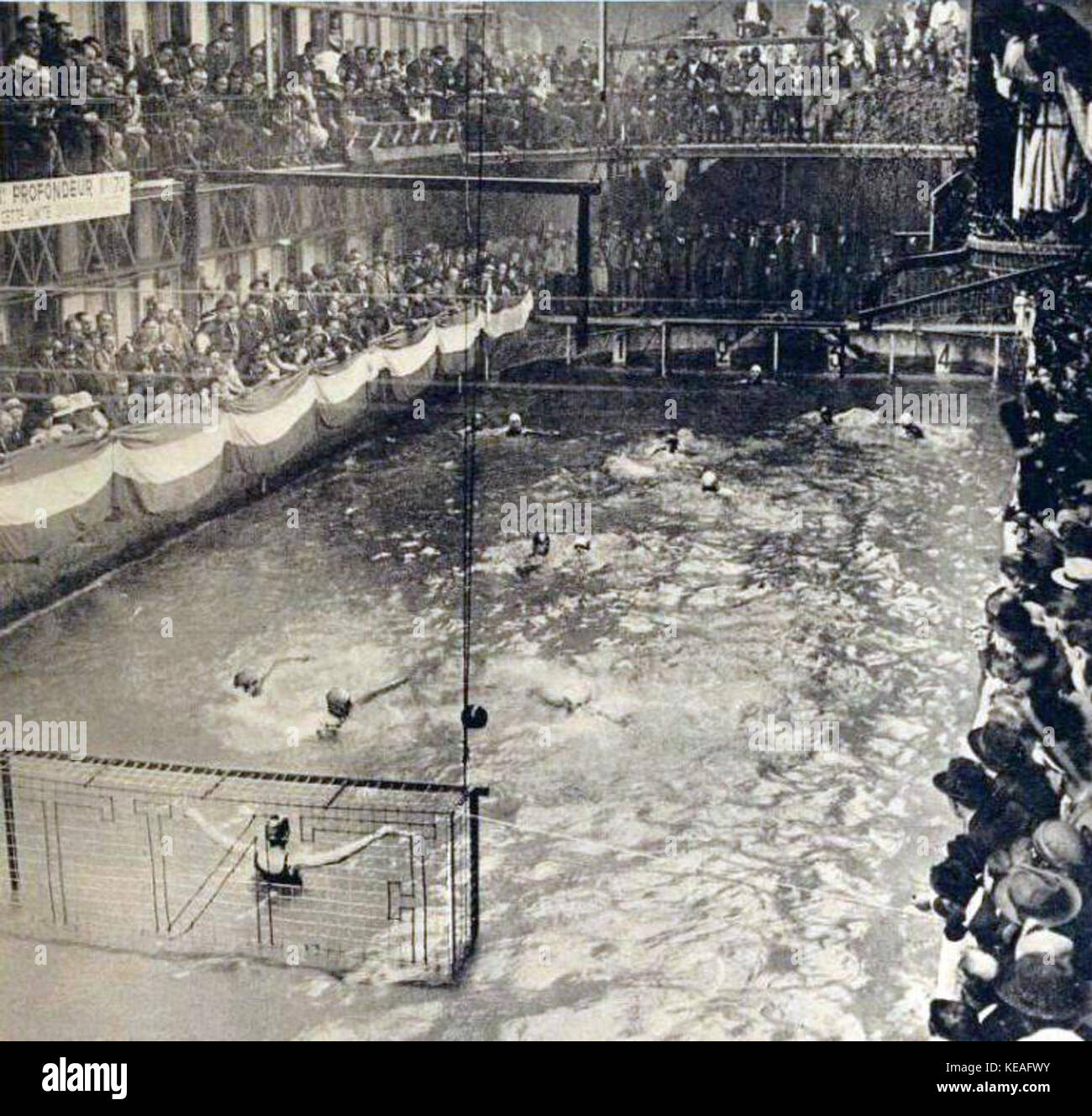 Finale du championnat de France de water-polo 1923 (Paul Dujardin en bas) Banque D'Images