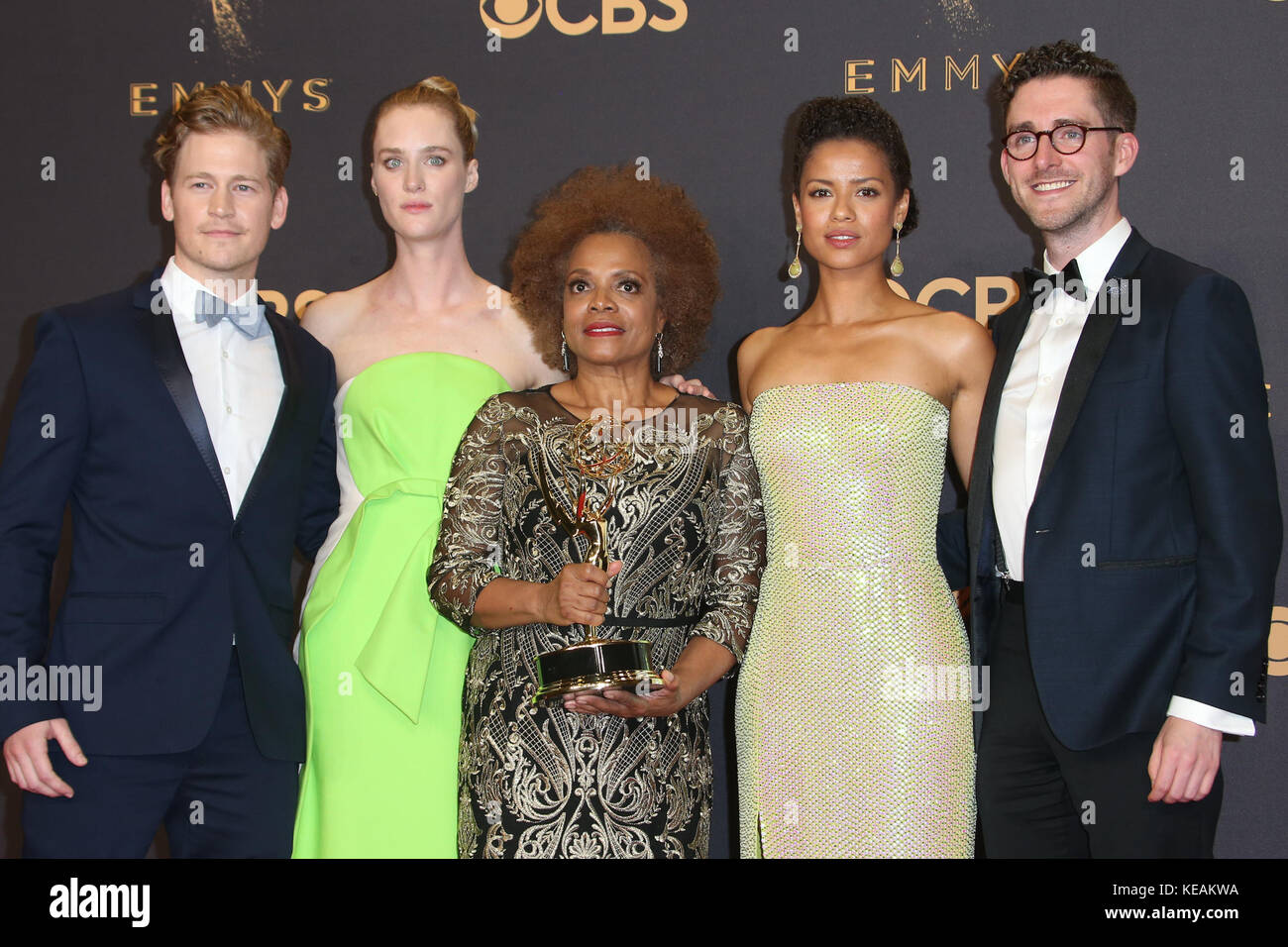 The 69th Emmy Awards - salle de presse au Microsoft Theater à Los Angeles, Californie avec : Gavin Stenhouse, Mackenzie Davis, Denise Burse et Gugu Mbatha-Raw où : Los Angeles, Californie, États-Unis quand : 18 septembre 2017 crédit : FayesVision/WENN.com Banque D'Images