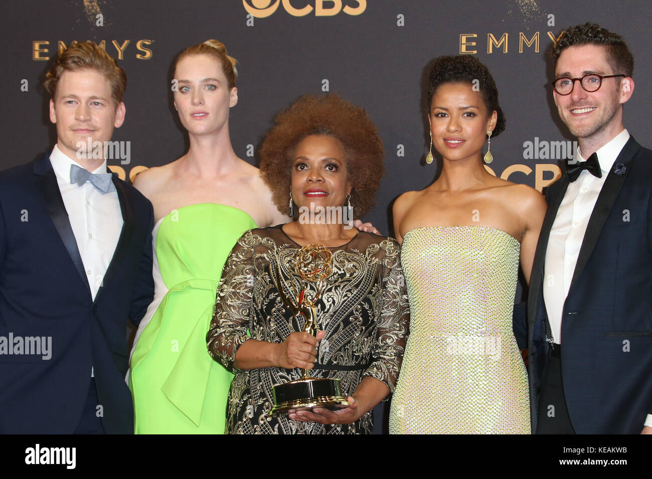 The 69th Emmy Awards - salle de presse au Microsoft Theater à Los Angeles, Californie avec : Gavin Stenhouse, Mackenzie Davis, Denise Burse et Gugu Mbatha-Raw où : Los Angeles, Californie, États-Unis quand : 18 septembre 2017 crédit : FayesVision/WENN.com Banque D'Images