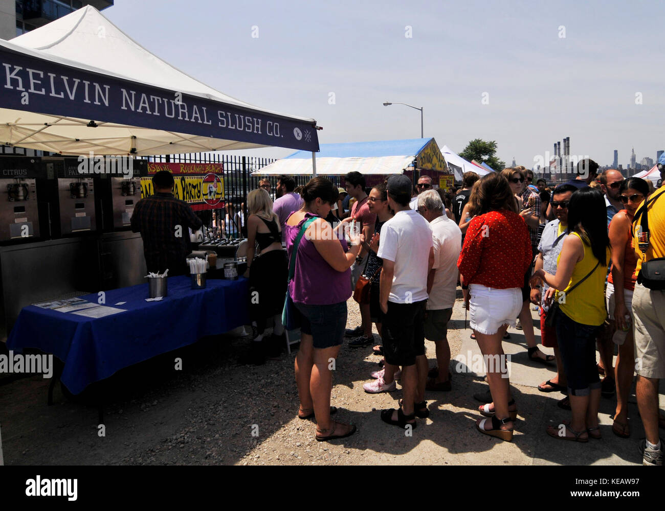 Foire alimentaire Smorgasburg dans l'East River State Park à Williamsburg, Brooklyn, New York. Banque D'Images