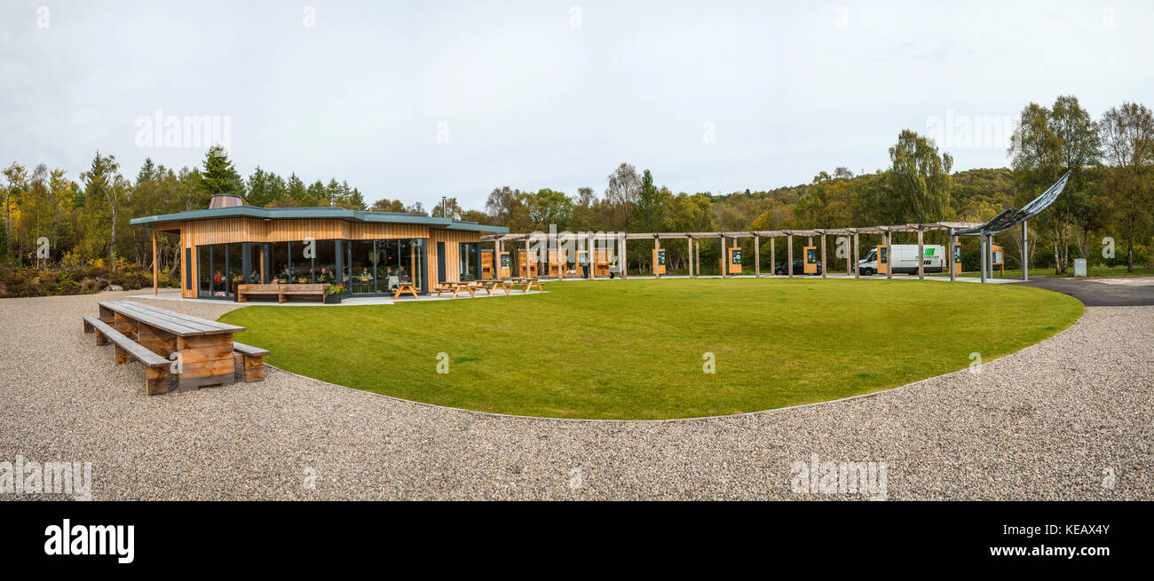 Les chutes de Shin Visitor Centre près de Lairg à Sutherland, les Highlands écossais, UK Banque D'Images