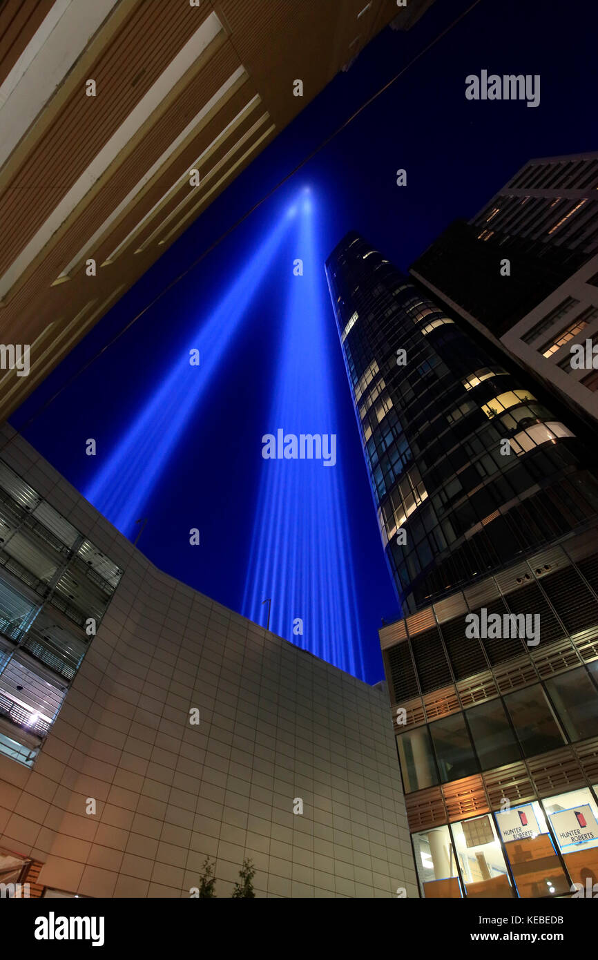 Rendre hommage à la lumière de la commémoration des attentats du 11 septembre à New York City Banque D'Images