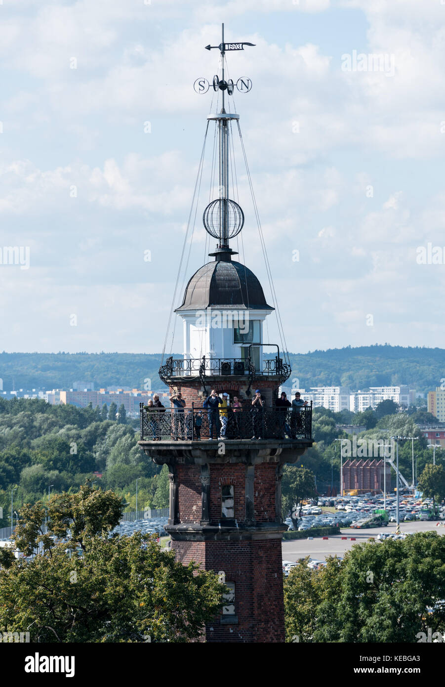 Les touristes sur Novy Port Phare Gdansk Banque D'Images