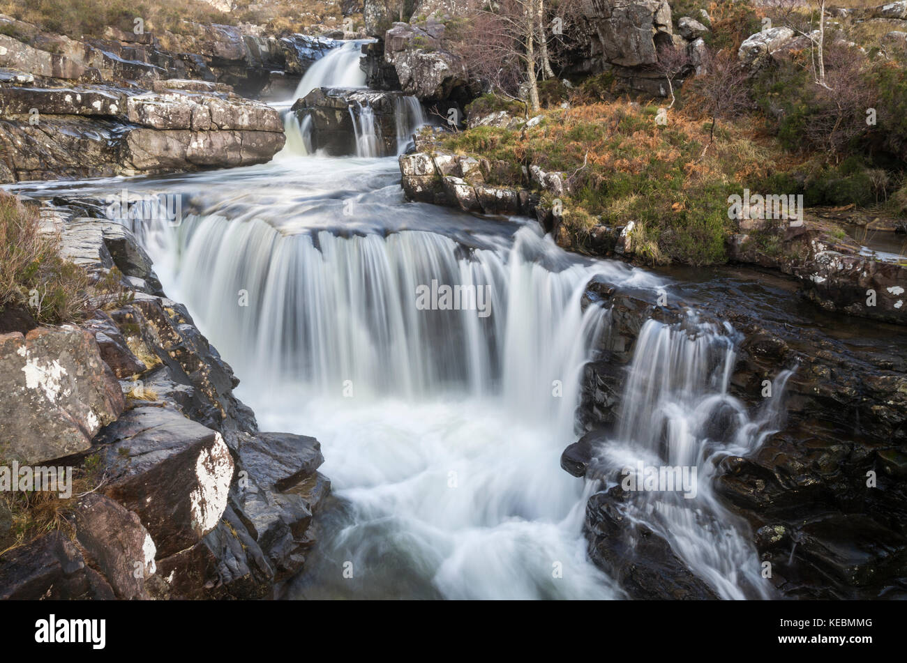 De Gleann Biannasdail et cascade d'un fhasaigh Abhainn sur la piste à Slioch, Wester Ross, Scotland Banque D'Images