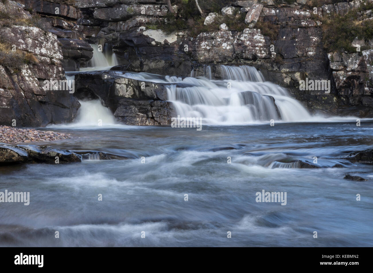 De Gleann Biannasdail et cascade d'un fhasaigh Abhainn sur la piste à Slioch, Wester Ross, Scotland Banque D'Images