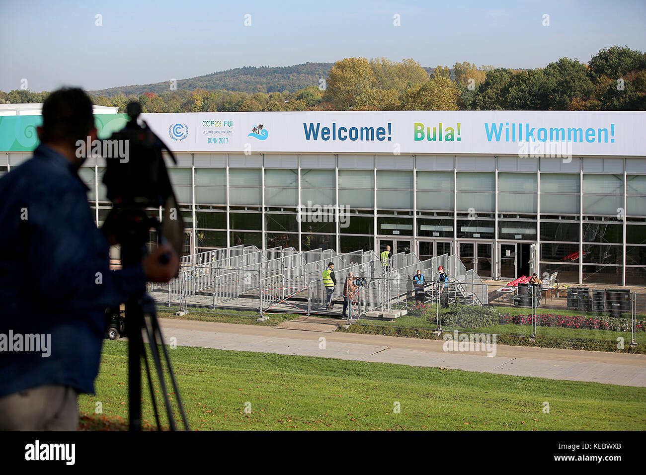 Des tentes pour la conférence des Nations Unies sur le climat peuvent être vues à Bonn, en Allemagne, le 19 octobre 2017. La conférence mondiale des Nations Unies sur le climat se tiendra du 6 au 17 novembre 2017 à Bonn. Photo : Oliver Berg/dpa Banque D'Images