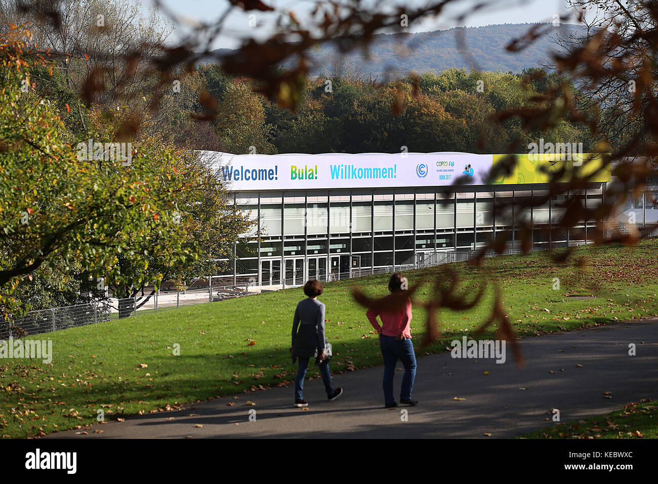 Des tentes pour la conférence des Nations Unies sur le climat peuvent être vues à Bonn, en Allemagne, le 19 octobre 2017. La conférence mondiale des Nations Unies sur le climat se tiendra du 6 au 17 novembre 2017 à Bonn. Photo : Oliver Berg/dpa Banque D'Images