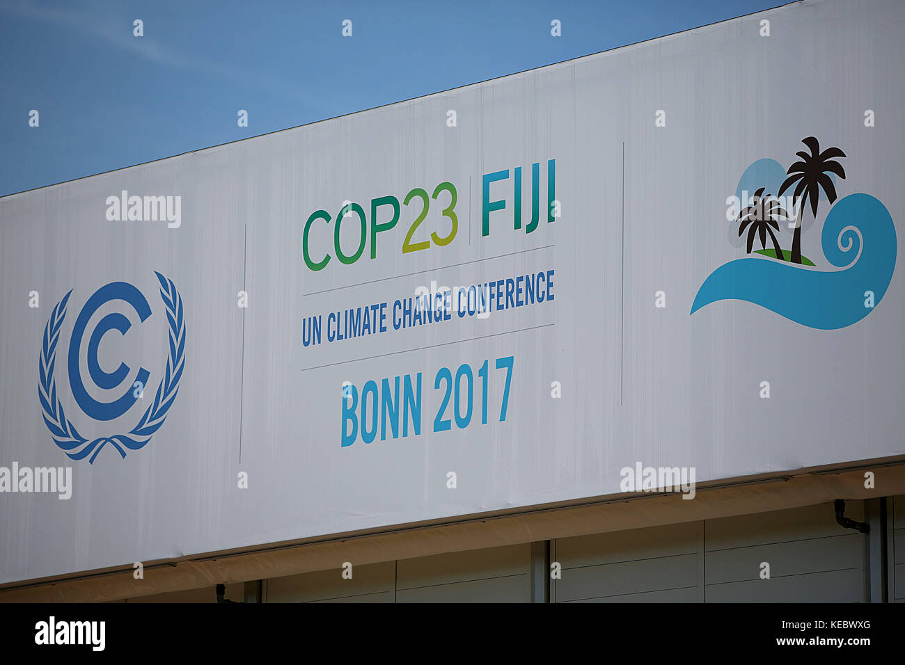Le logo de la conférence des Nations Unies sur le climat peut être vu à Bonn, Allemagne, le 19 octobre 2017. La conférence mondiale des Nations Unies sur le climat se tiendra du 6 au 17 novembre 2017 à Bonn. Photo : Oliver Berg/dpa Banque D'Images