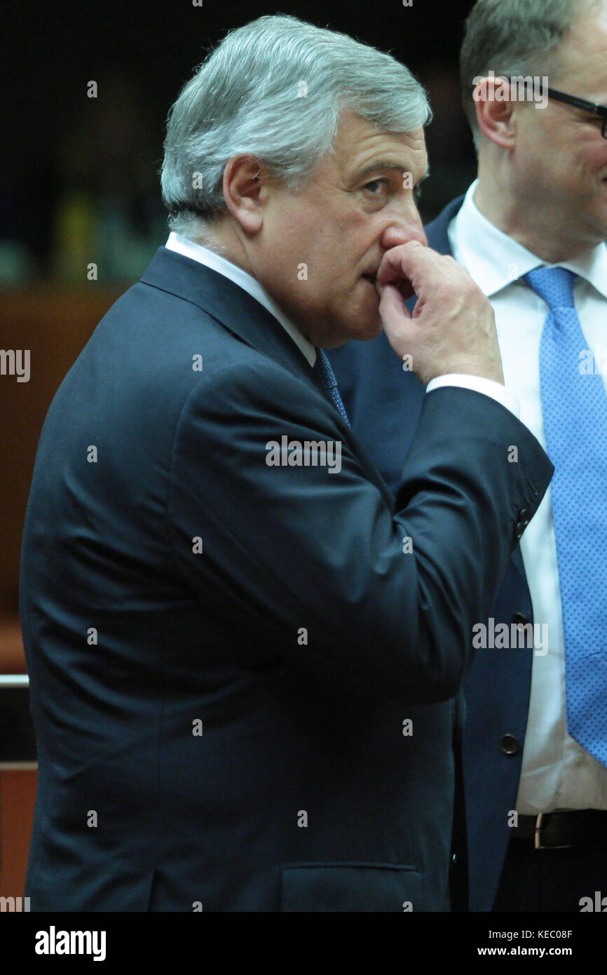 Bruxelles, Belgique. Oct 19, 2017 Antonio Tajani. Le président du Parlement européen au Conseil européen, au cours de la table ronde tehe. crédit : leo cavallo/Alamy live news Banque D'Images