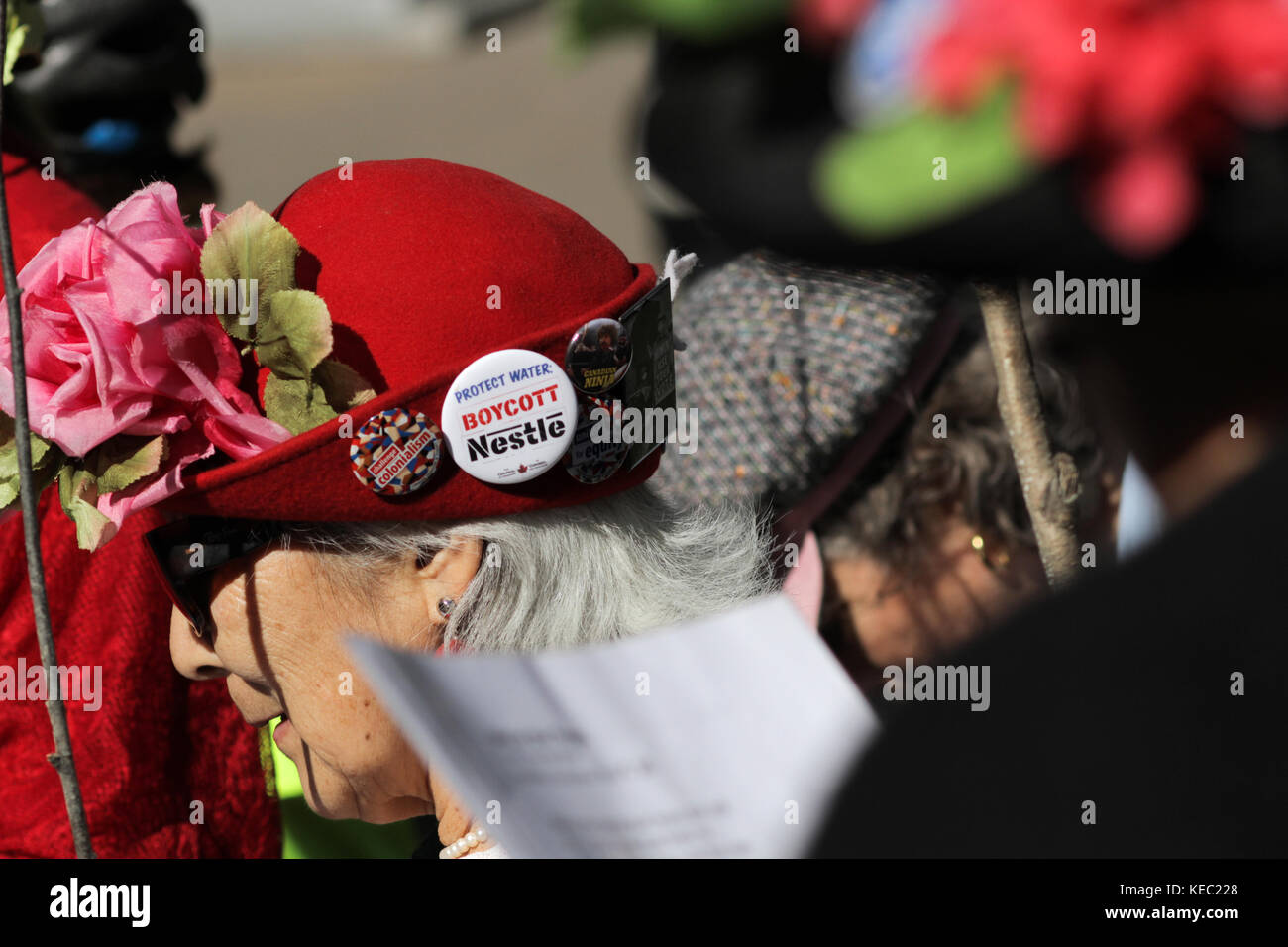 Haliax, Canada. 19 octobre 2017. Des centaines de personnes se sont rassemblées pour les funérailles de Forest lors de la Grande Parade à Halifax, N.-É., 19 octobre 2017. THE CANADIAN PRESS IMAGES/Lee Brown Credit : Lee Brown/Alamy Live News Banque D'Images