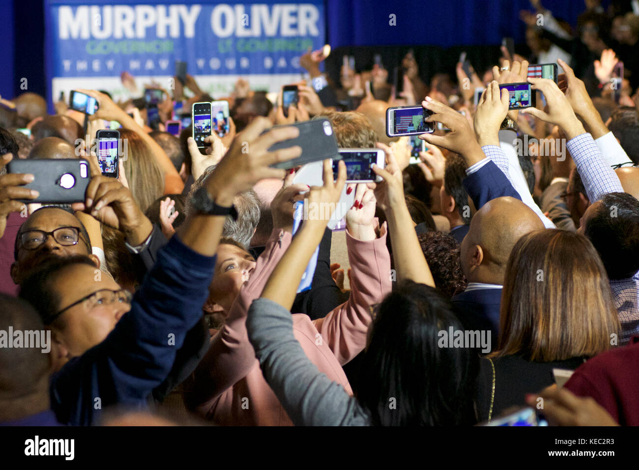 Newark, New Jersey, USA. 19 Oct, 2017. L'ancien président des États-Unis, Barack Obama revient sur la campagne électorale à un rassemblement pour le New Jersey candidat au poste de gouverneur Phil Murphy, à Newark, NJ, le 19 octobre 2017. Credit : Bastiaan Slabbers/Alamy Live News Banque D'Images
