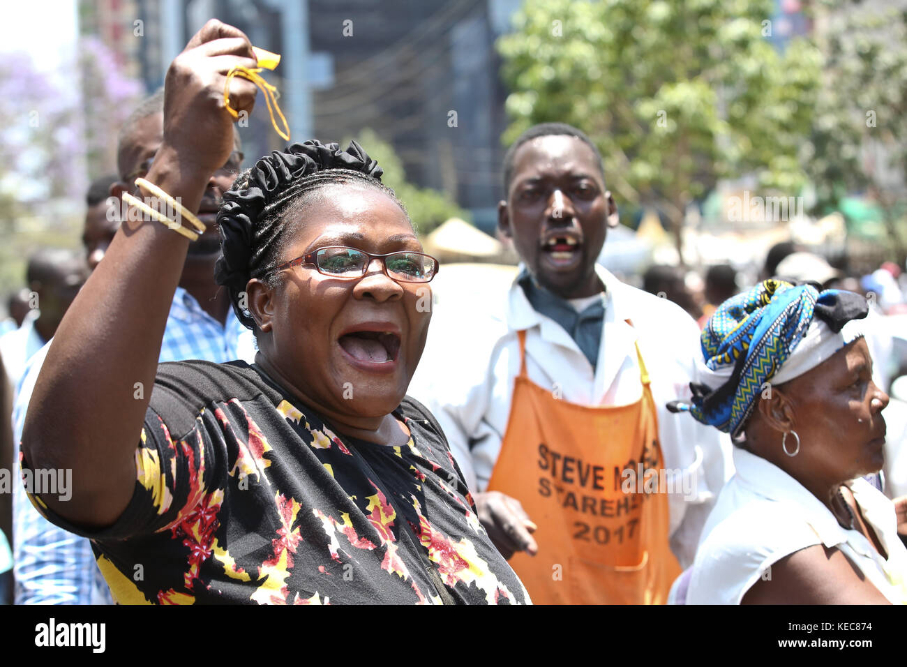 Nairobi, KENYA, Kenya. 6 octobre 2017. Crient des partisans de l'opposition alors qu'ils protestent contre les réformes électorales avant la répétition de l'élection présidentielle du 26 octobre, la police anti-émeute les a gazés dans les rues de Nairobi, les dirigeants de la coalition kenyane de l'Alliance de la Cène nationale (NASA) ont manifesté aujourd'hui, l'opposition a appelé à une manifestation nationale contre la faille des élections du 8 août affirmant que s'il n'y aurait pas de réforme, l'opposition ne participera pas aux élections du 26 octobre 2017. Crédit : Tabitha Otwori/SOPA/ZUMA Wire/Alamy Live News Banque D'Images
