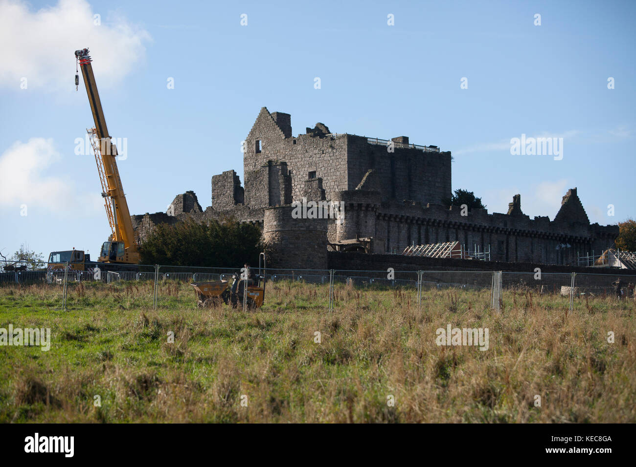 Édimbourg, Écosse 20 octobre 2017. Le constructeur est la vu à Edinburgh Craigmillar et la construction d'un village à côté du château afin de mettre hors-la-Reine avec tournage principal acteur Hollywood star Chris Pine. Pako Mera/Alamy Live News. Banque D'Images