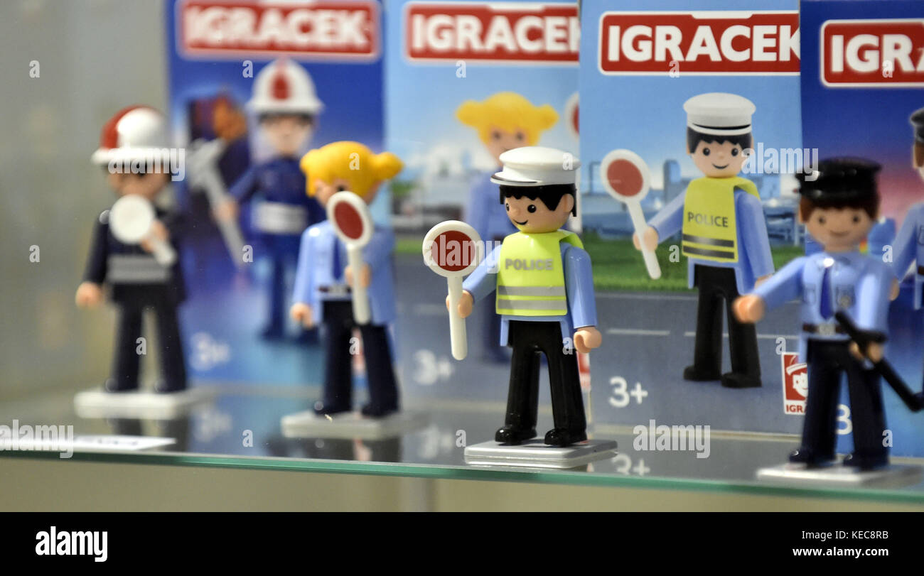 Zlin, République tchèque. 20 octobre 2017. Exposition Phenomen Igracek a été inauguré à Zlin, en République tchèque, le 20 octobre 2017. Plusieurs hunderds de figurines de jouets populaires sont exposés. Crédit : Dalibor Gluck/CTK photo/Alamy Live News Banque D'Images