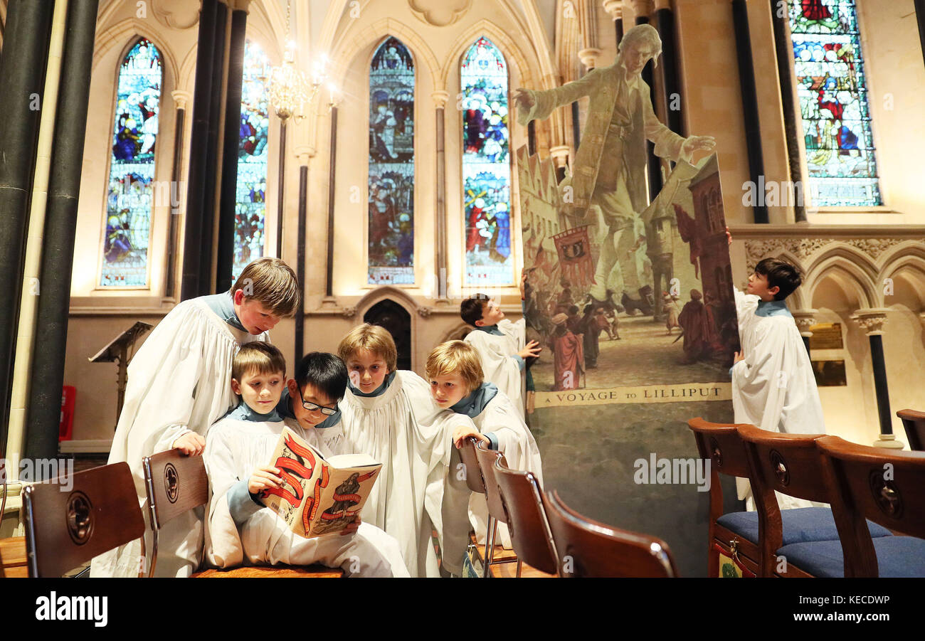 La cathédrale Saint-Patrick est le théâtre d'accords dans la cathédrale Saint-Patrick pour le lancement du festival Jonathan Swift, marquant le 350e anniversaire du géant littéraire Irelands. Banque D'Images