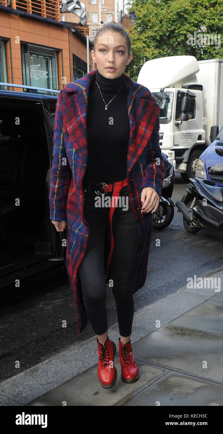 Divers modèles quittent leurs hôtels pour assister à un essayage au magasin Tommy Hilfiger sur Knightsbridge, avant leur défilé de demain avec : Gigi Hadid où : Londres, Royaume-Uni quand : 18 Sep 2017 crédit : Will Alexander/WENN.com Banque D'Images