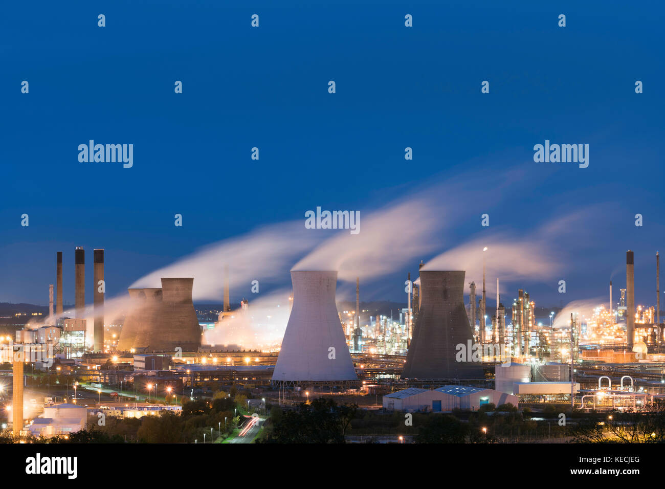 Vue de la raffinerie de Grangemouth exploité par INEOS sur Forth en Écosse, Royaume-Uni Banque D'Images