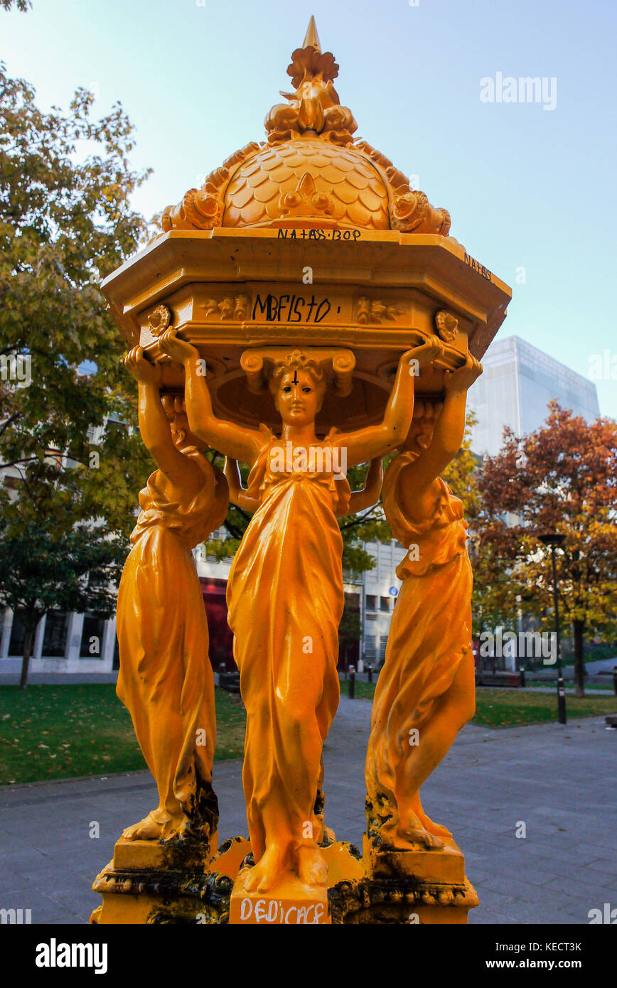 Fontaine jaune Walace, 13ème arrondissement, Paris, France Banque D'Images