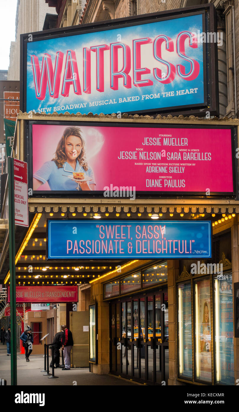 Serveuse Broadway Theatre NYC marquee Banque D'Images