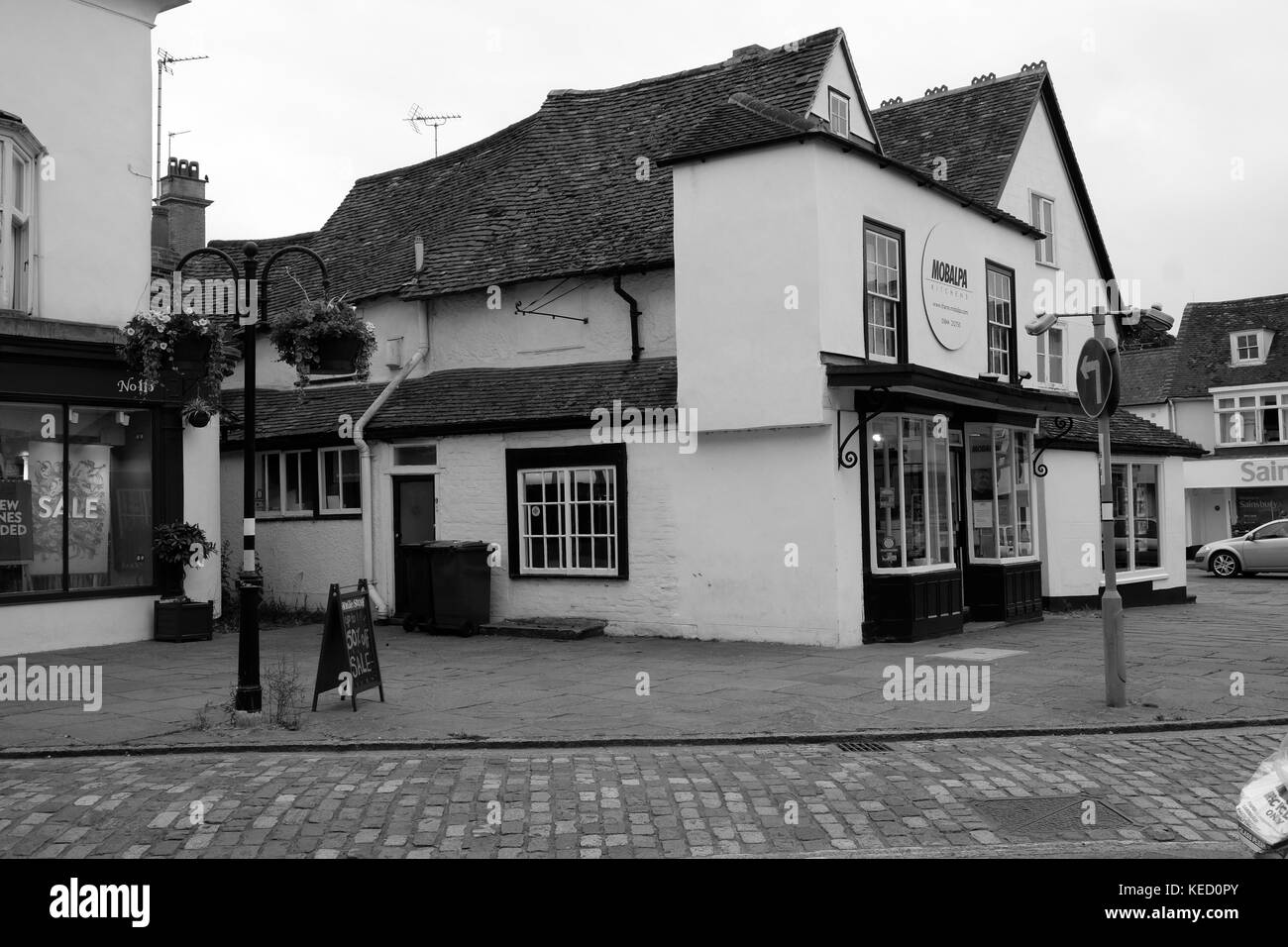 2017 juin - magasins, magasins et banques dans la vieille ville anglaise de Thame, dans l'Oxfordshire. Angleterre Banque D'Images