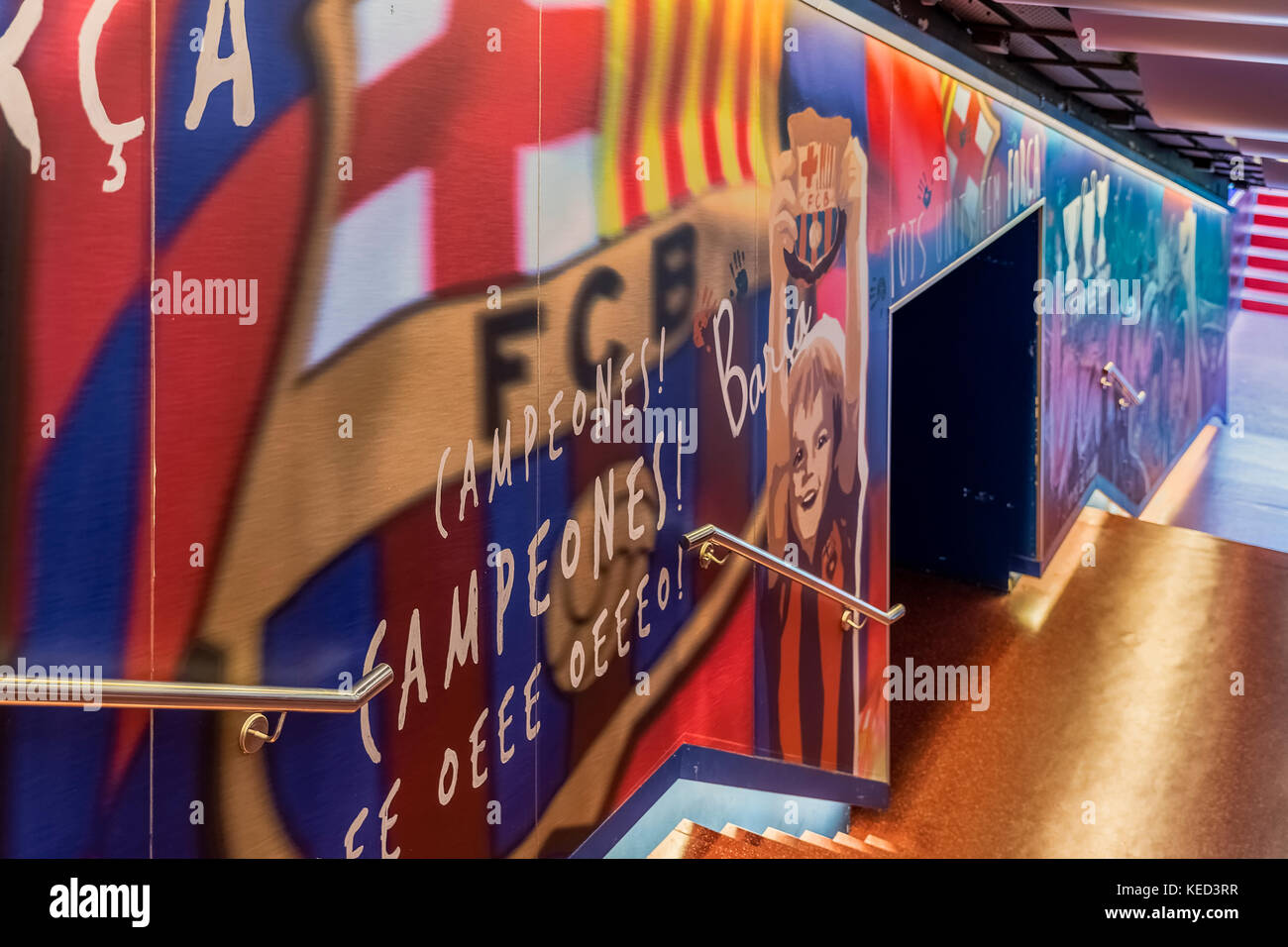 Les joueurs tunnel menant à la pelouse du Camp Nou, Barcelona, Espagne. Banque D'Images