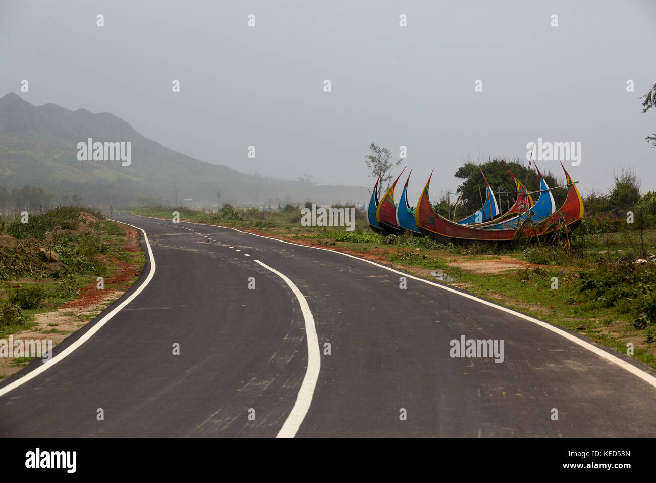 La route marine road à shamlapur à Cox's bazar. Cox's bazar-tekhnaf marine drive est un 80 kilomètres de route de Cox's bazar à teknaf le long de la b Banque D'Images